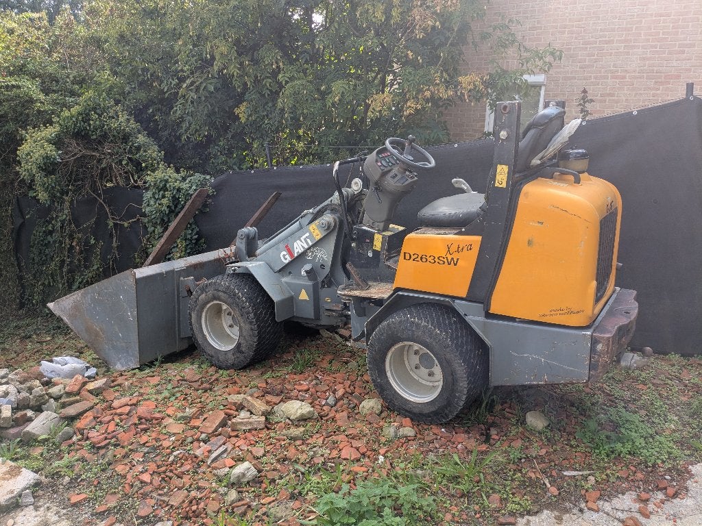 GIANT D263SW X-tra met 3 aanbouwdelen, Articles professionnels, Enlèvement, Chargeuse sur pneus ou Chouleur