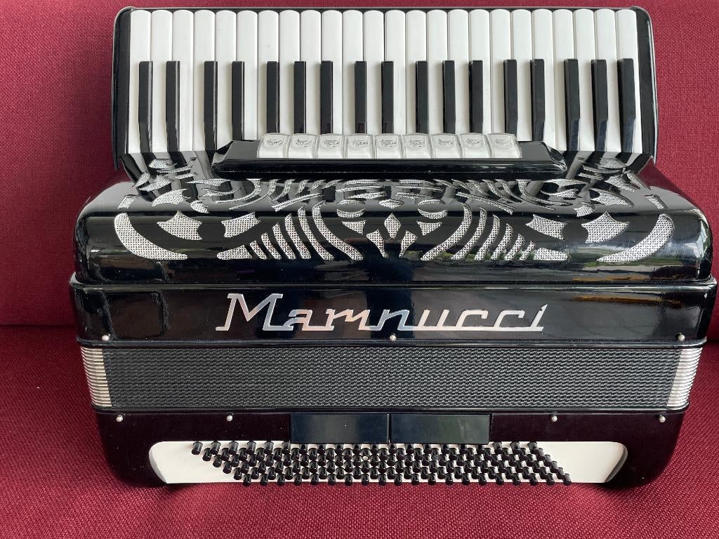 Mooie italiaanse Marinucci accordeon .120 bas . 4 korig ., Muziek en Instrumenten, Gebruikt, Met koffer, Toetsaccordeon, Ophalen of Verzenden