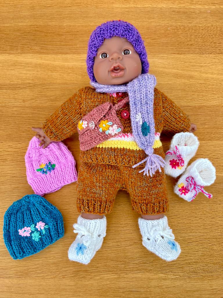 mooie zachte pop met zelfgemaakte kleedjes, Kinderen en Baby's, Ophalen
