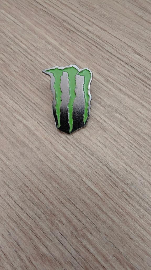 Mooie metalen pin Monster Energy, Ophalen