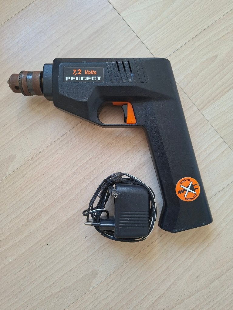 Oplaadbare Peugeot 7 CD  boor-schroefmachine (7,2V) + lader, Ophalen