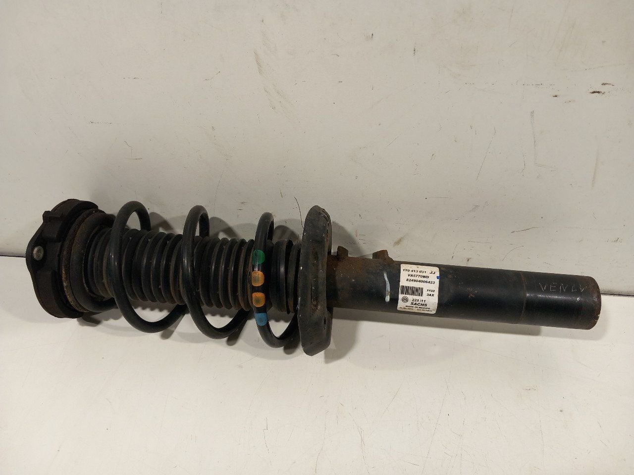 Veerpoot links voor Volkswagen Golf, Auto-onderdelen, Onderdelen@venauto.nl, Van der Ven Autorecycling B.V., Gebruikt, Ettenseweg 76, 4706 PB Roosendaal, The Netherlands
