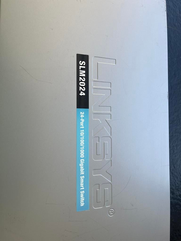 Linksys SLM2024 - 24 port 10/100/1000 gigabit smart switch, Computers en Software, Besturingssoftware, Ophalen, Gebruikt