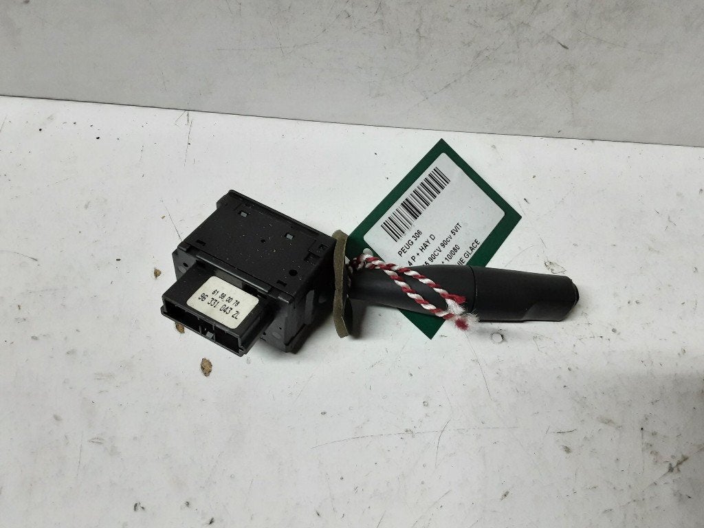 RUITENWISSER SCHAKELAAR Peugeot 306 Break (7E) (96331043ZL), Gebruikt, Mevr. I. Hauben, Rue de l'Espoir 34 34
4030  GRIVEGNÉE, BE