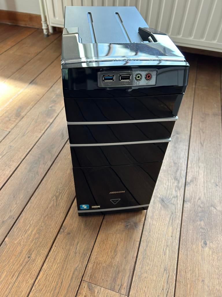 Medion desktop pc / SSD, Informatique & Logiciels, Ordinateurs de bureau, Enlèvement, Comme neuf, SSD