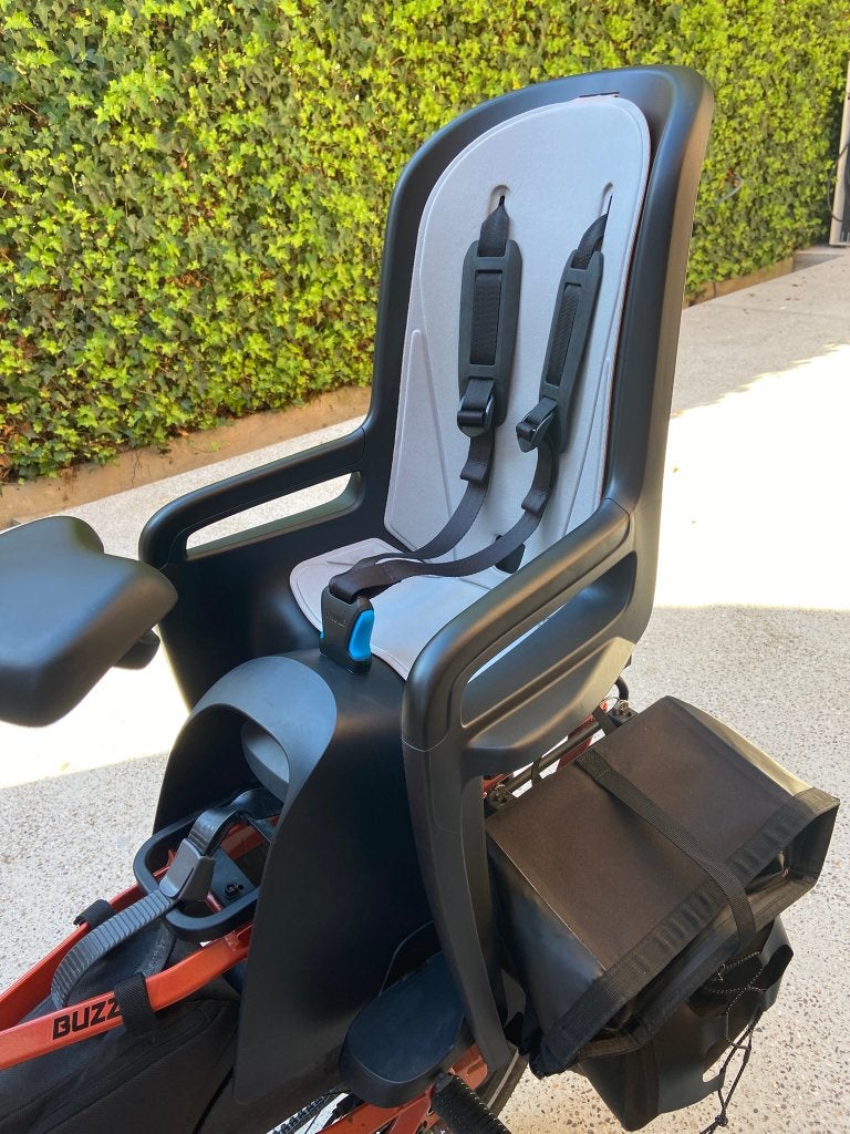 THULE RideAlong 2 rack mount fietsstoeltje, Ophalen, Zo goed als nieuw, Achterzitje, Voetsteuntjes
