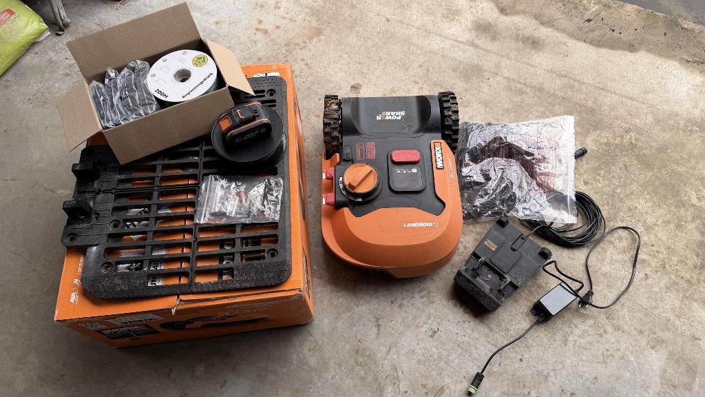 Worx robotmaaier + betere batterij + nieuwe draad 200m, Enlèvement ou Envoi, Worx, Moins de 20 cm, Utilisé
