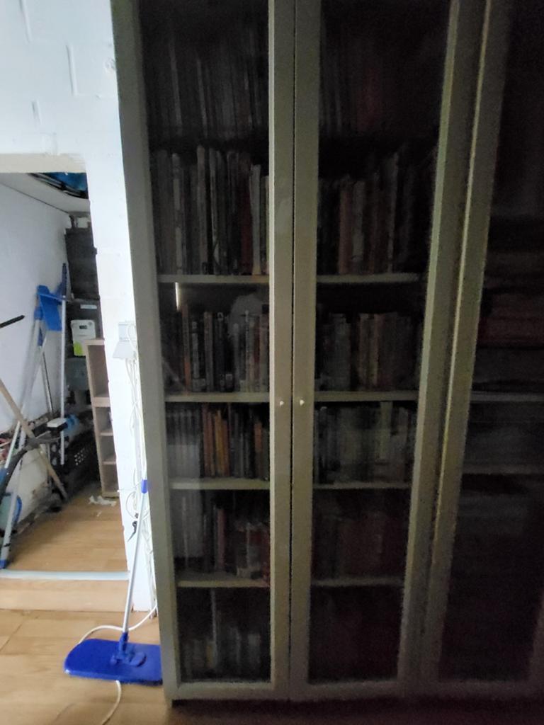 Ikea billy kastdeuren, Ophalen