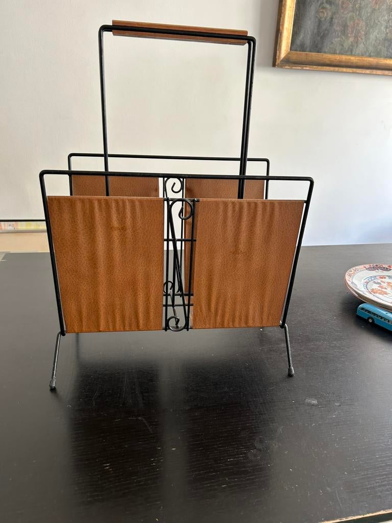 Vintage krantenrekje, Huis en Inrichting, Woonaccessoires | Krantenbakken en Lectuurbakken, Ophalen of Verzenden, Zo goed als nieuw