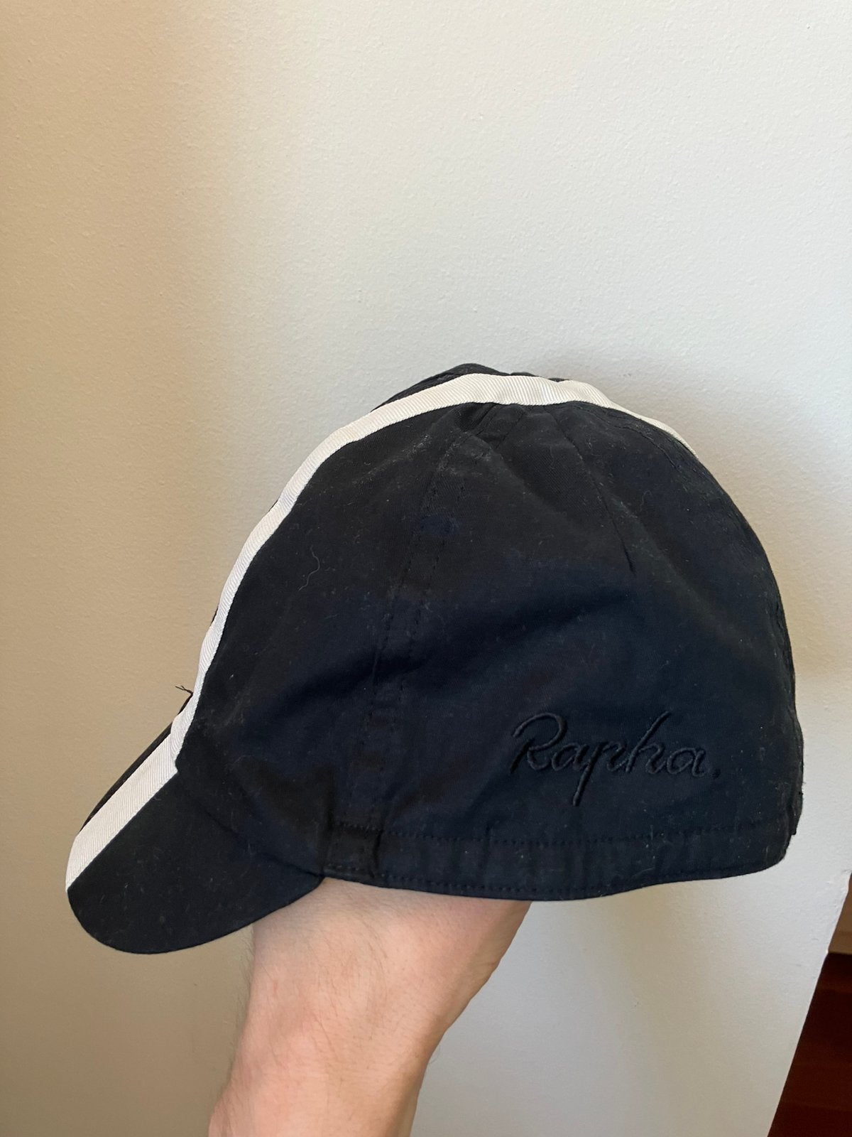 Casquette vélo noir/blanc - Rapha, Vêtements | Hommes, Chapeaux & Casquettes, Enlèvement ou Envoi, Comme neuf, Casquette