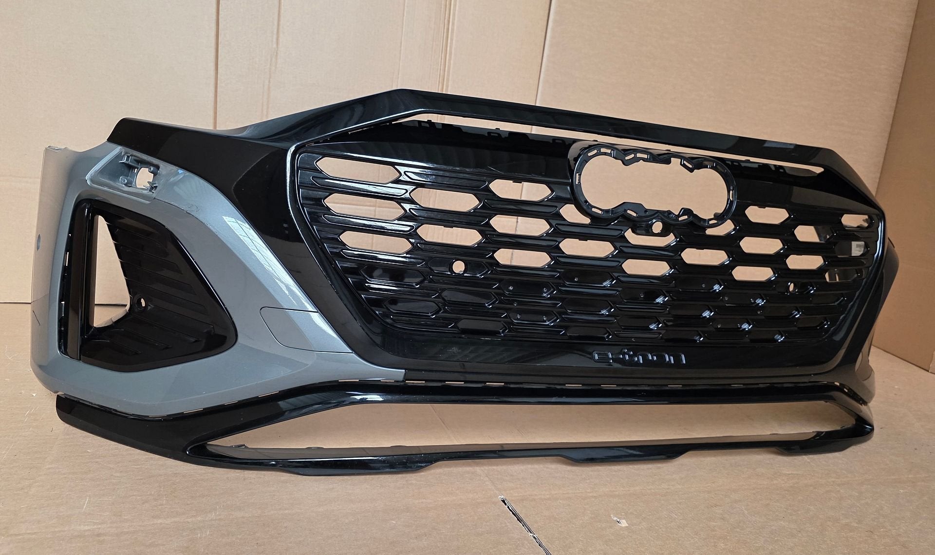 Voorbumper Audi Q8 S-line 4KE SQ8 E-TRON 6xPDC ETRON BUMPER, -, Origine de la pièce connue, Audi, Utilisé