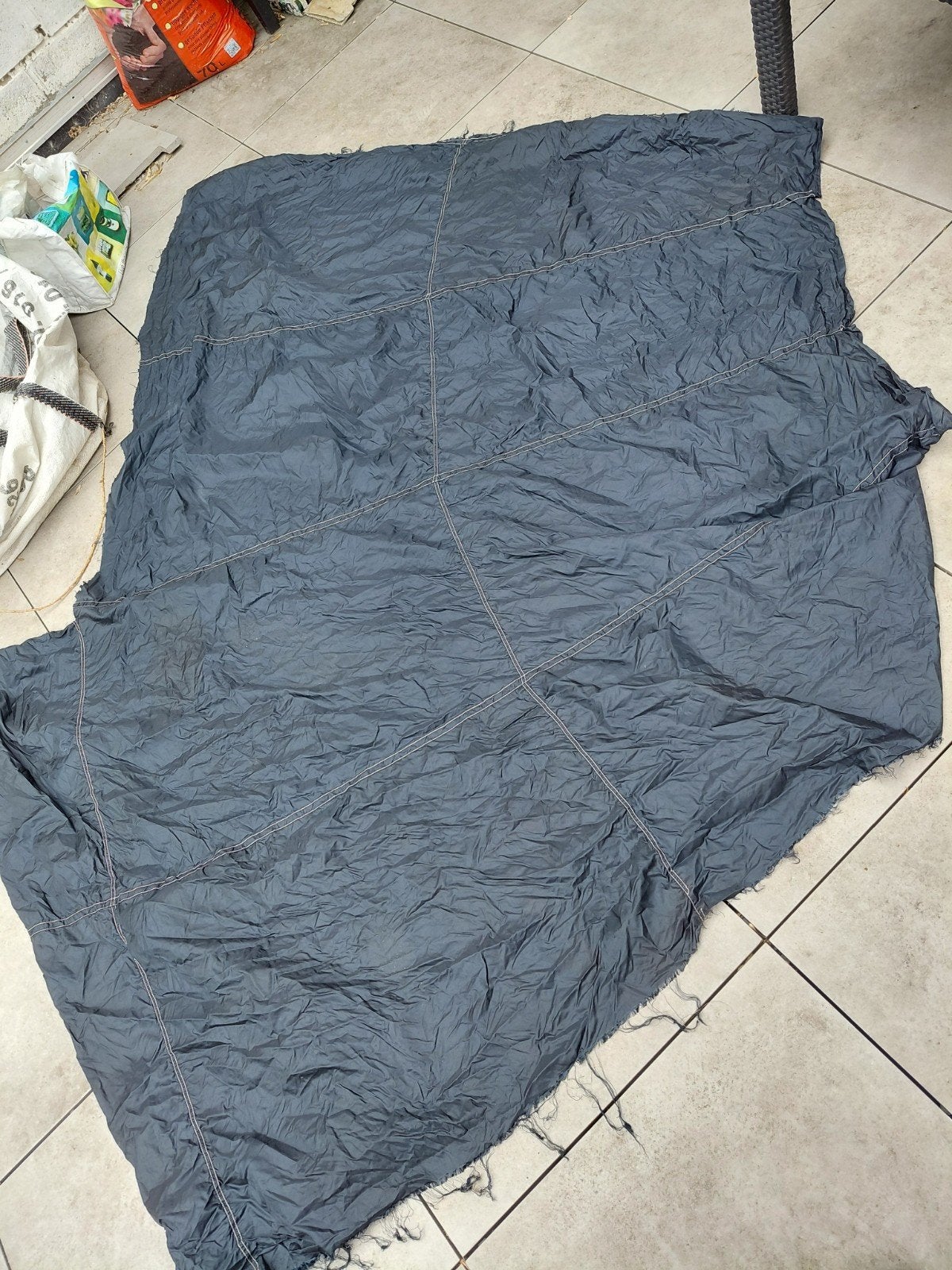 Morceau de parachute noir ww2