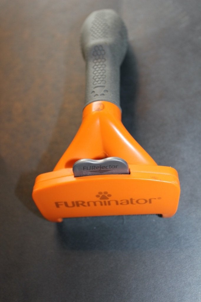 FURMINATOR... Brosse pour chien en parfait état., Animaux & Accessoires, Autres marques, Enlèvement ou Envoi, Comme neuf, Autres types