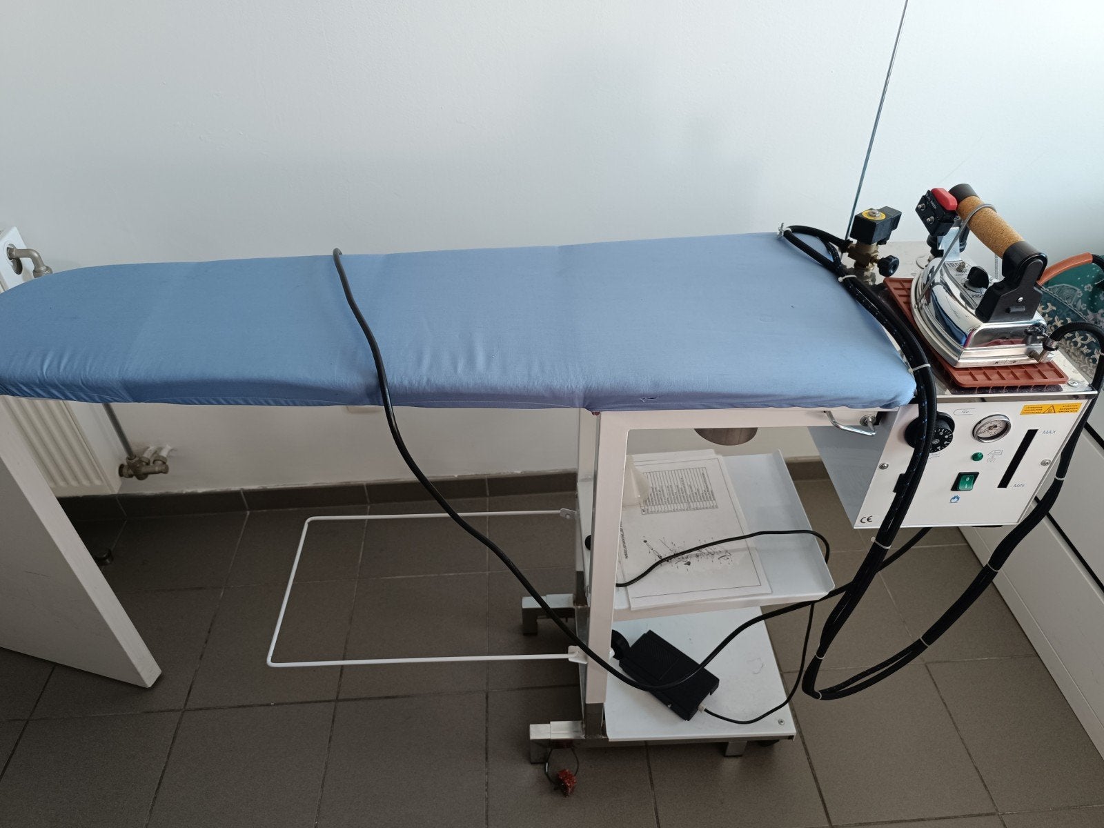 ProffesioneelvStroomstrijktafel LMX Comelux Maxi C 5, Elektronische apparatuur, Strijkijzers en Strijkplanken, Ophalen