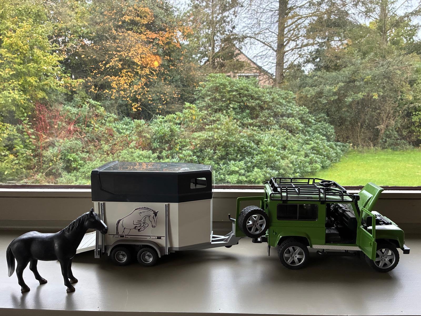 Bruder Land Rover met paardentrailer en paard, Enlèvement, Comme neuf