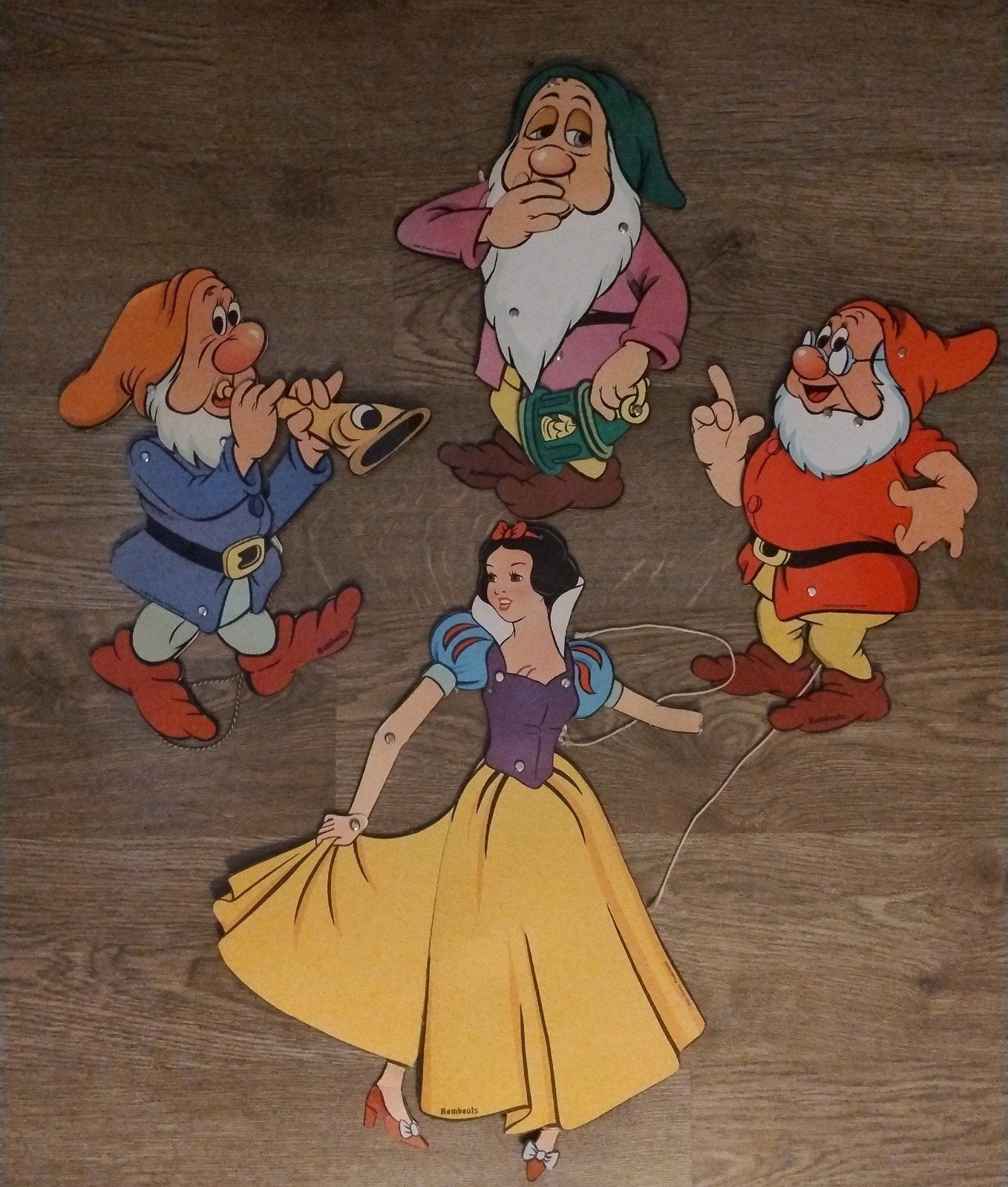 Disney Rombouts café Blanche neige et les sept nains pantins, Hobby & Loisirs créatifs, Patches vêtements & Hotfix, Enlèvement