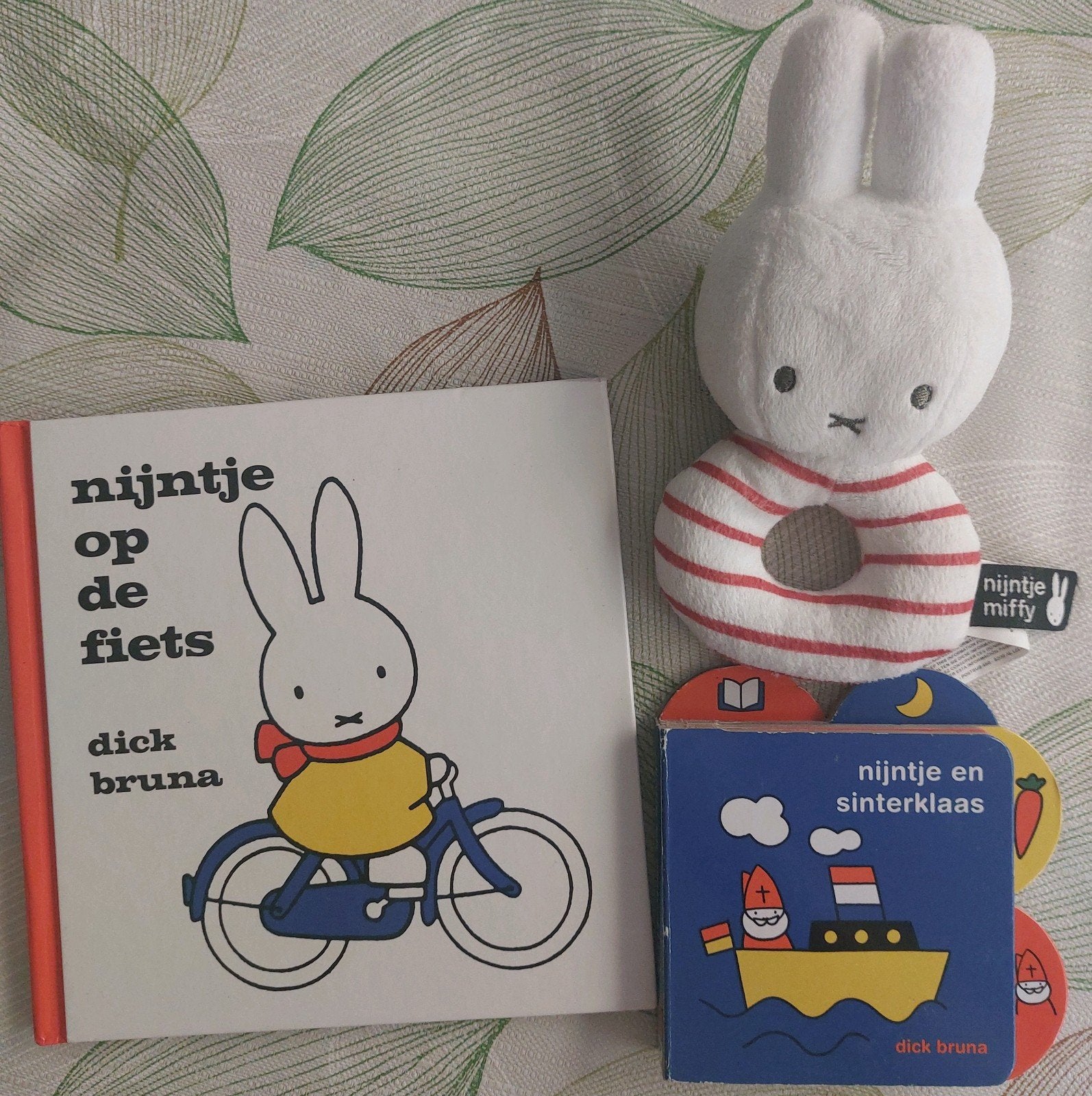 Nijntje boekjes en rammelaartje, Ophalen