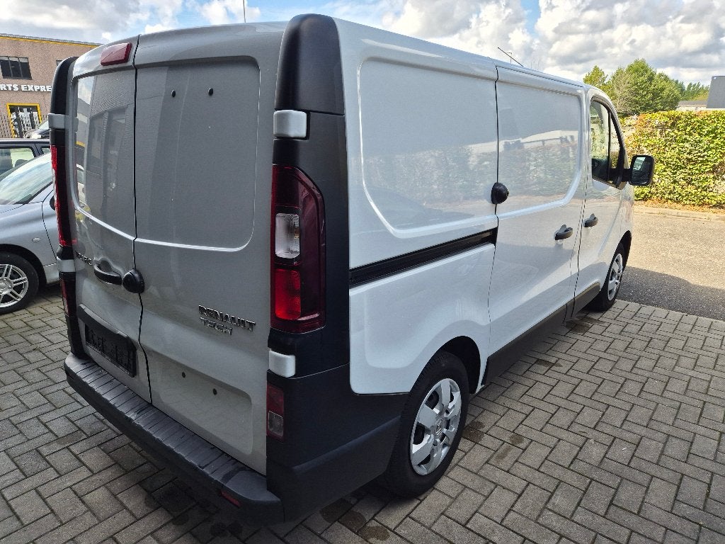 RENAULT TRAFIC, Achat, 6 portes, Euro 6, Noir