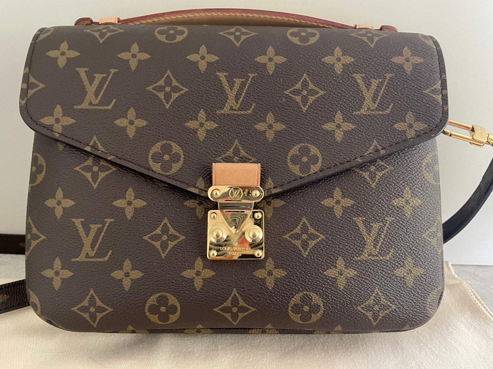 LOUIS VUITTON Pochette Metis 🥰, Ophalen, Zo goed als nieuw, Handtas