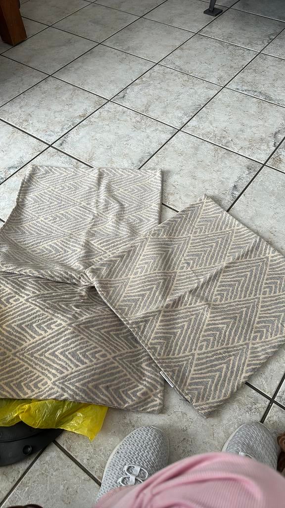Nieuwe vierkante kussenhoezen 3 st/5€, Enlèvement, Comme neuf