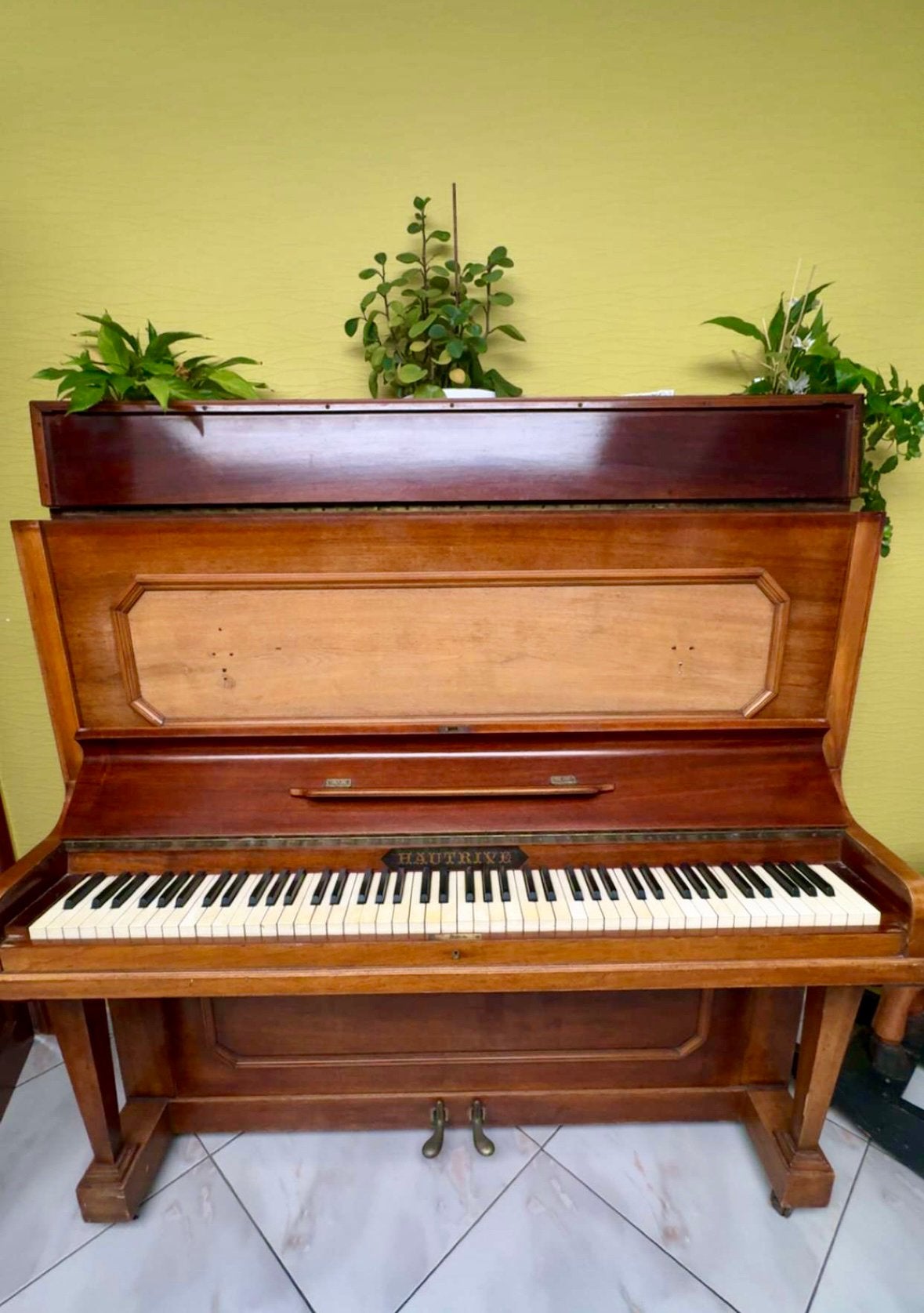 Piano marque Hautrive, Brillant, Brun, Enlèvement, Utilisé