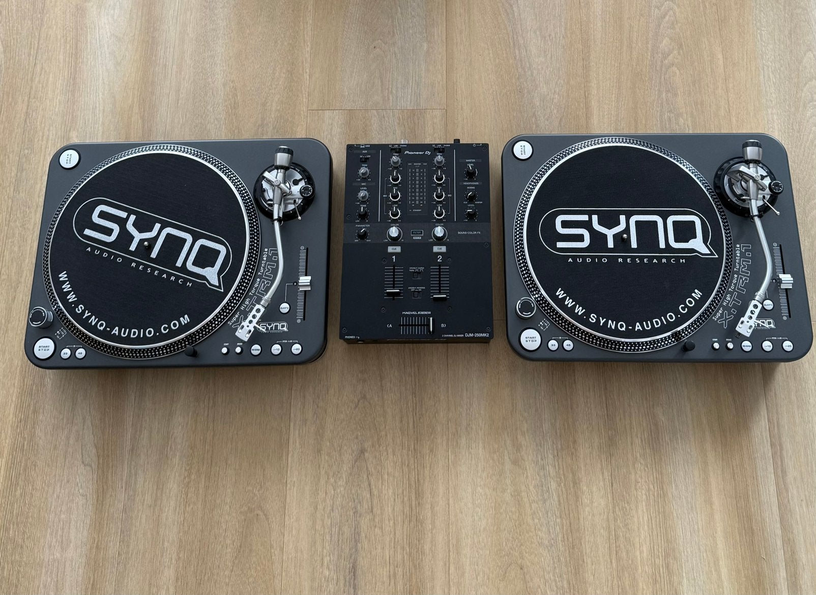 Synq XTRM + DJM 250 MK2, Ophalen, Zo goed als nieuw