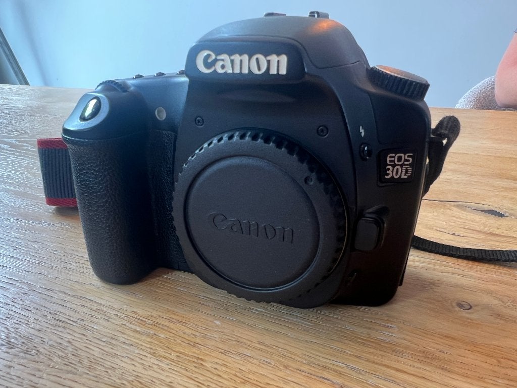 Canon EOS 30D + grip BG-E2, TV, Hi-fi & Vidéo, Appareils photo numériques, Sans zoom optique, Enlèvement ou Envoi, Poignée, Canon