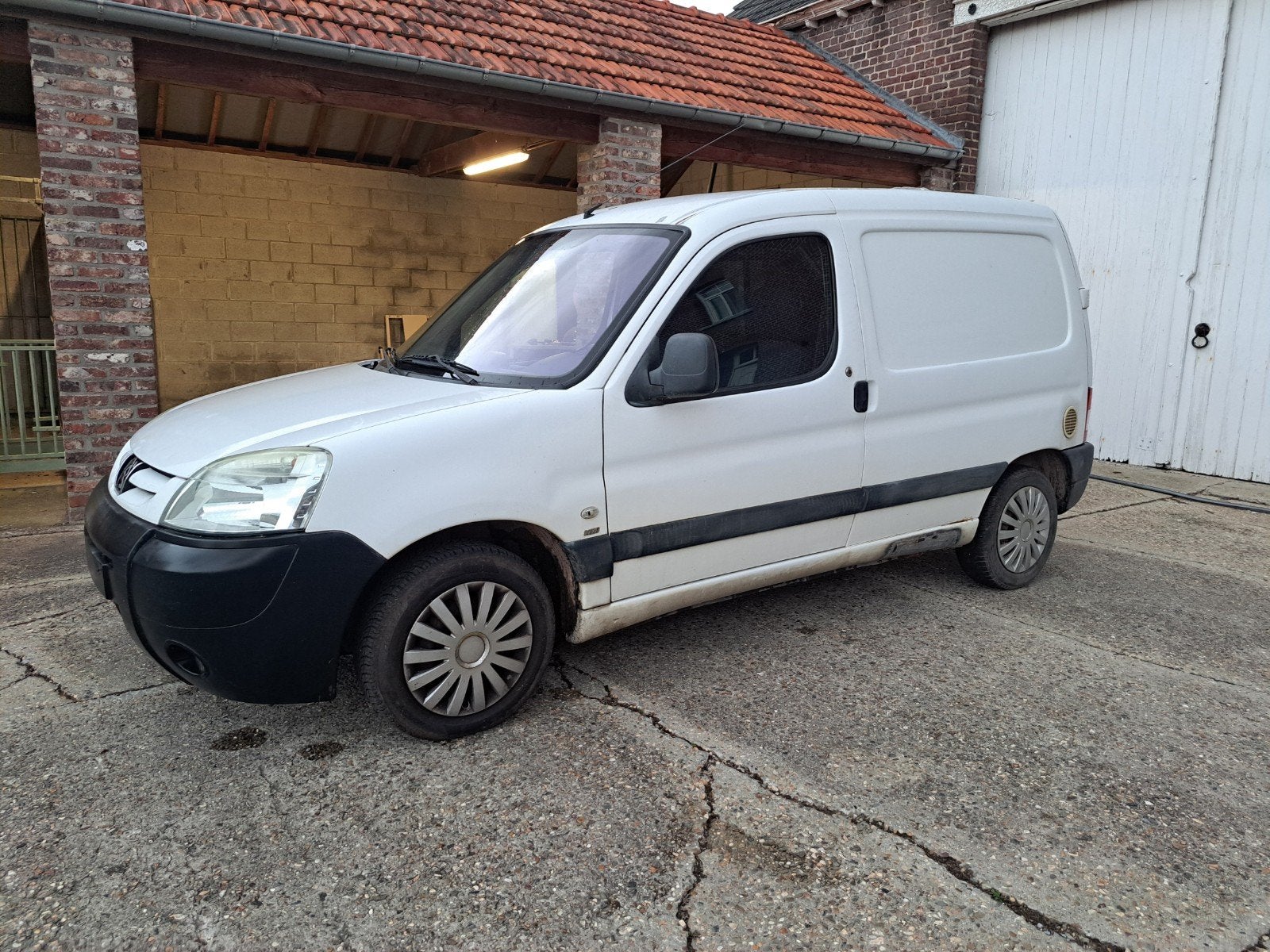 Peugeot Partner 2.0 HDI gekeurd voor verkoop, Voorwielaandrijving, 4 deurs, Leder en Stof, Wit