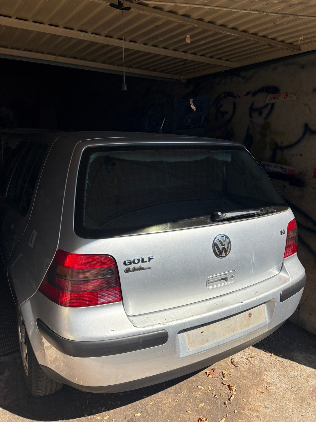 Bien lire. A vendre golf 4 1800cc 16v, Autos, Achat, Bleu, 5 portes, Automatique