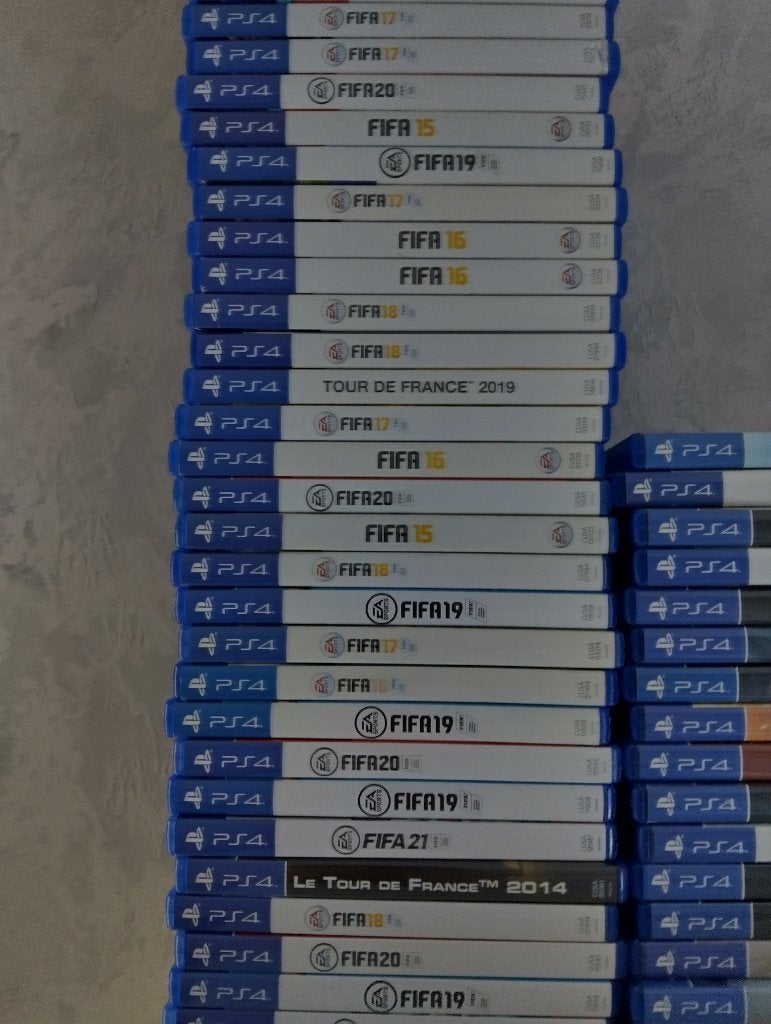 FIFA PS 4   15-21 3€ per stuk, Enlèvement ou Envoi, Comme neuf, Sport