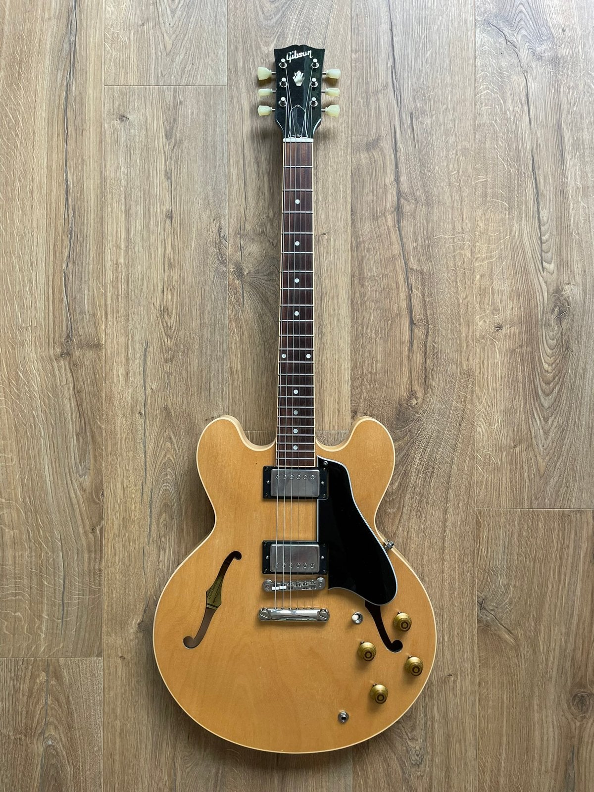 Gibson ES-335 NA Throbak, Muziek en Instrumenten, Ophalen of Verzenden, Zo goed als nieuw, Semi-solid body, Gibson