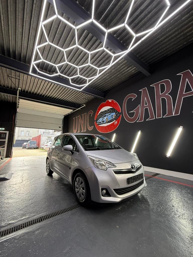 TOYOTA VERSO-S  140k km, Autos, Toyota, Particulier, Verso-S, ABS, Caméra de recul, Airbags, Air conditionné, Alarme, Climatisation automatique