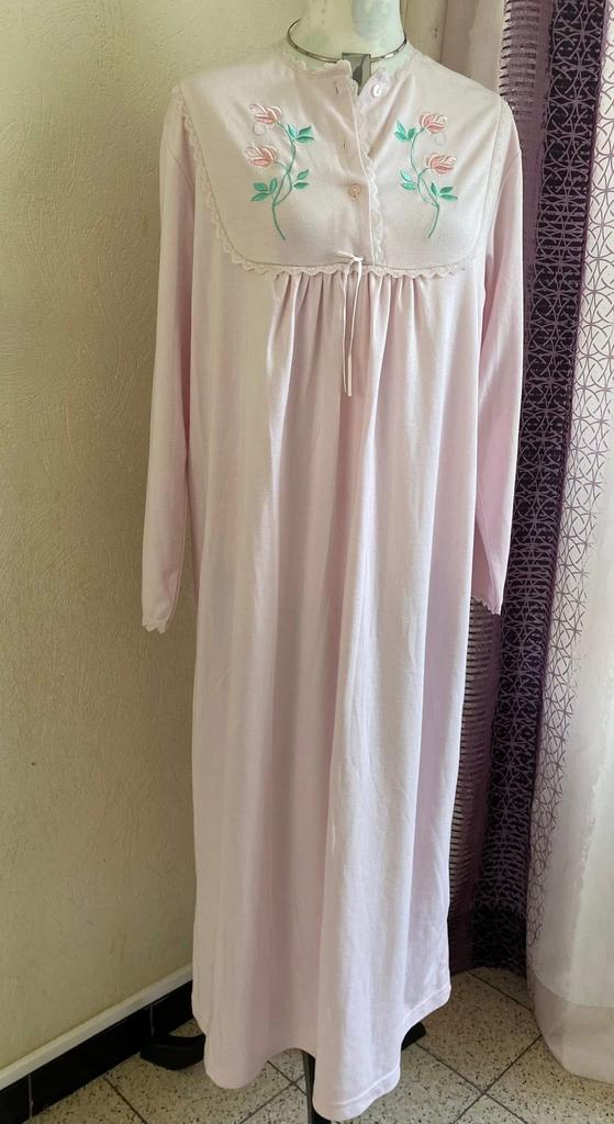 Damart lichtroze  nachthemd maat M vrij groot, Kleding | Dames, Ophalen of Verzenden, Roze