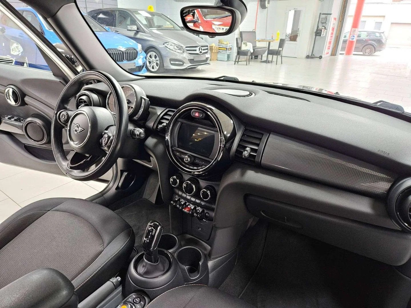 MINI Cooper 1.5i Boîte Automatique Sensors Cruise Gps Bluet, Auto's, Gebruikt, 136 pk, Bedrijf, 5 deurs