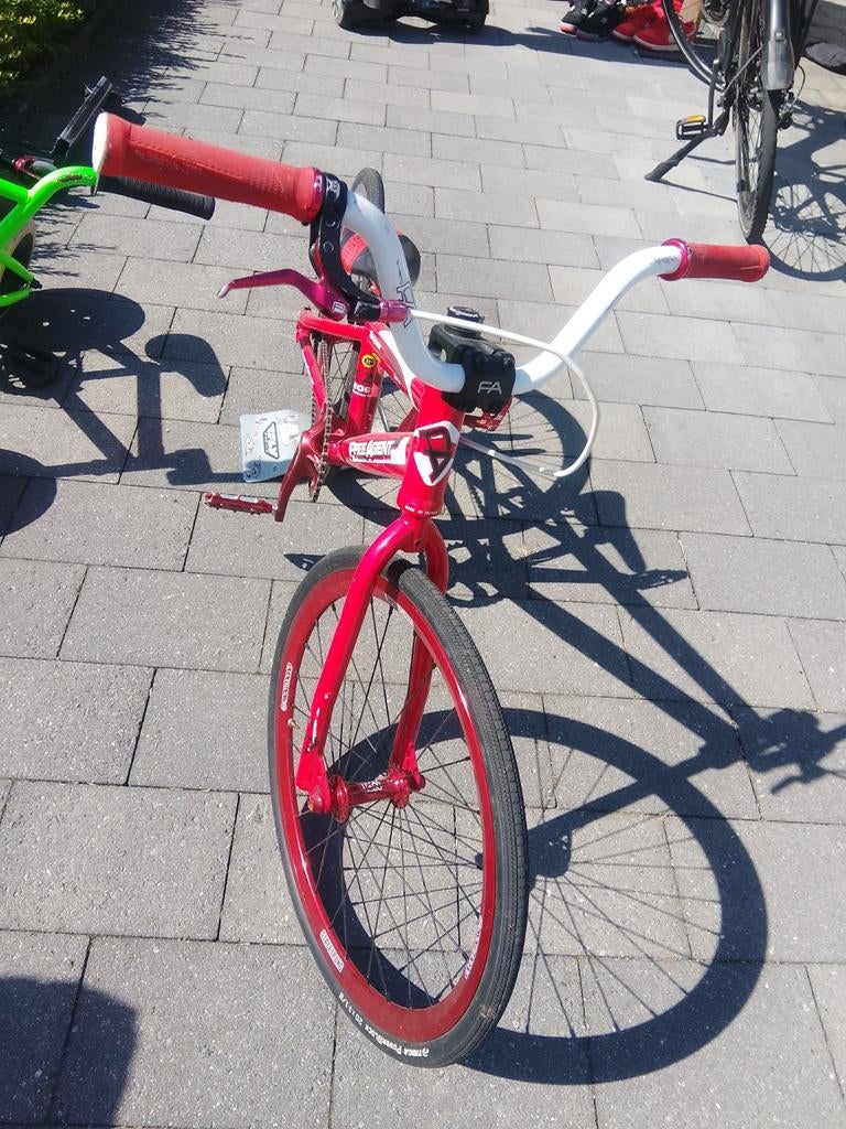 Wit rode wedstrijdfiets, Fietsen en Brommers, Fietsen | Crossfietsen en BMX, Ophalen, Gebruikt, Velgrem, 20 tot 24 inch