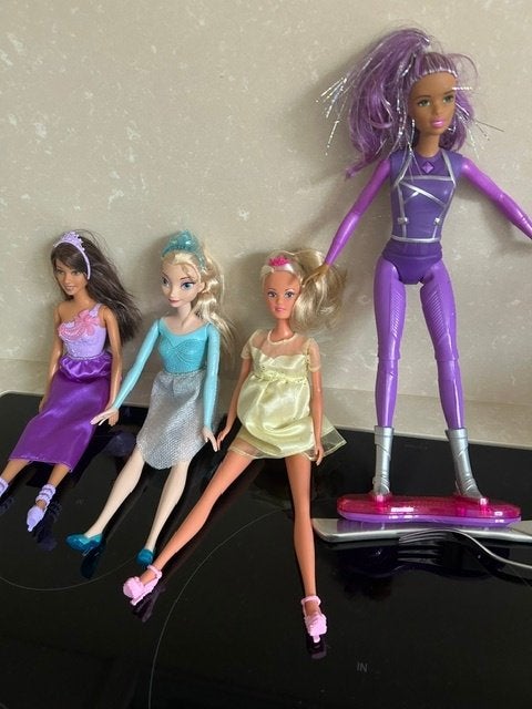 barbie poppen, Ophalen, Zo goed als nieuw, Barbie