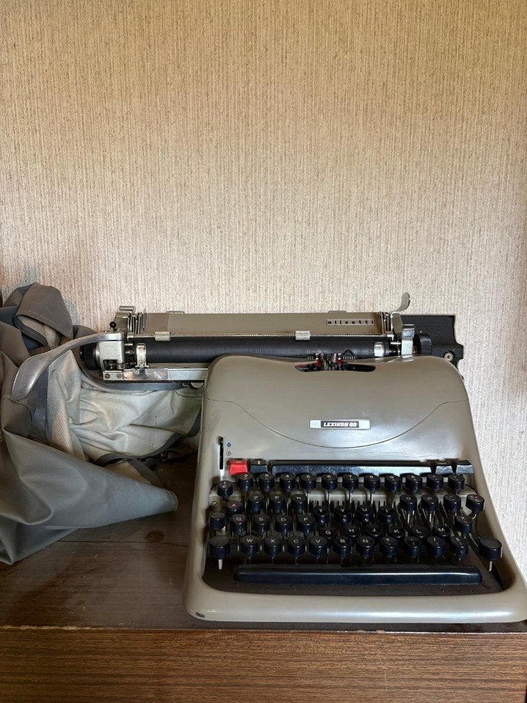 Machine à écrire Olivetti Lexikon 80 vintage, Enlèvement, Utilisé