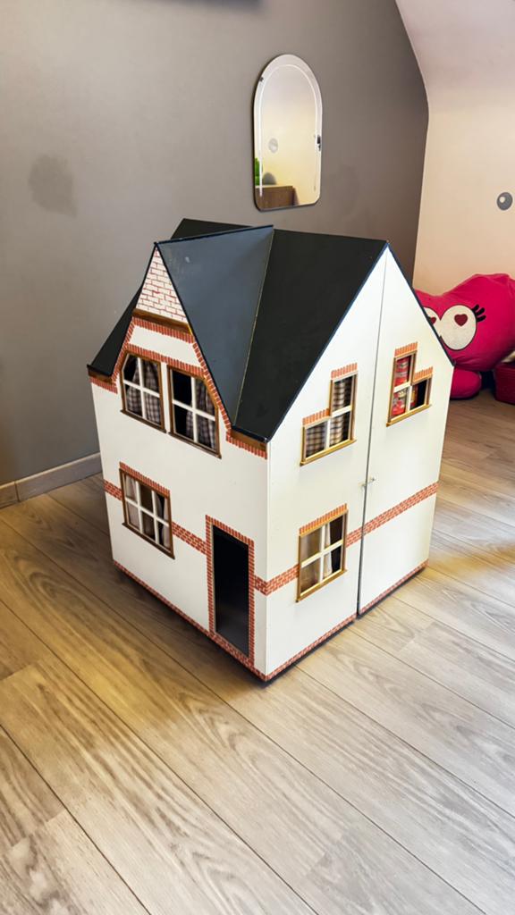 Mooi groot poppenhuis, Kinderen en Baby's, Speelgoed | Poppenhuizen, Ophalen, Zo goed als nieuw, Poppenhuis