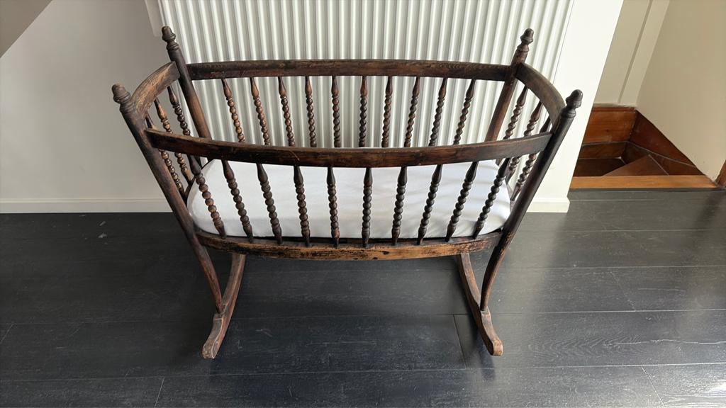 Houten wieg, Kinderen en Baby's, Babywiegjes en Ledikanten, Ophalen, Zo goed als nieuw, Wieg