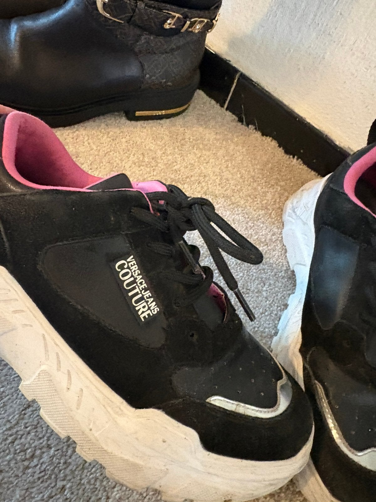 3 paar schoenen 38 ( liu-jo) - (Versace) - ( Converse)-, Kleding | Dames, Schoenen, Ophalen, Zwart, Overige typen, Zo goed als nieuw