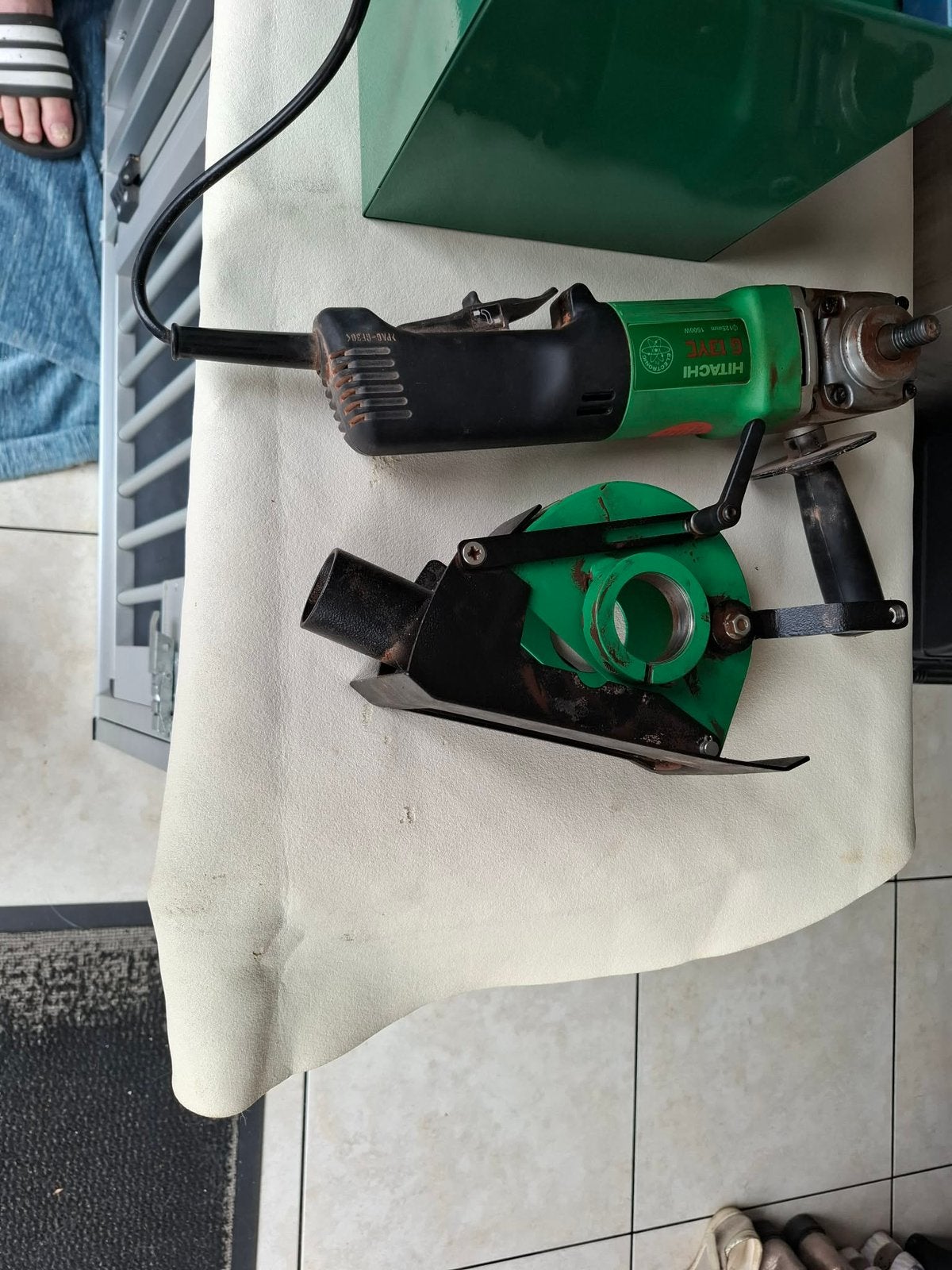 Hitachi G13YC sleuvenfrees / muurfrees 125 mm, Doe-het-zelf en Bouw, Gereedschap | Slijpmachines, Ophalen, Zo goed als nieuw