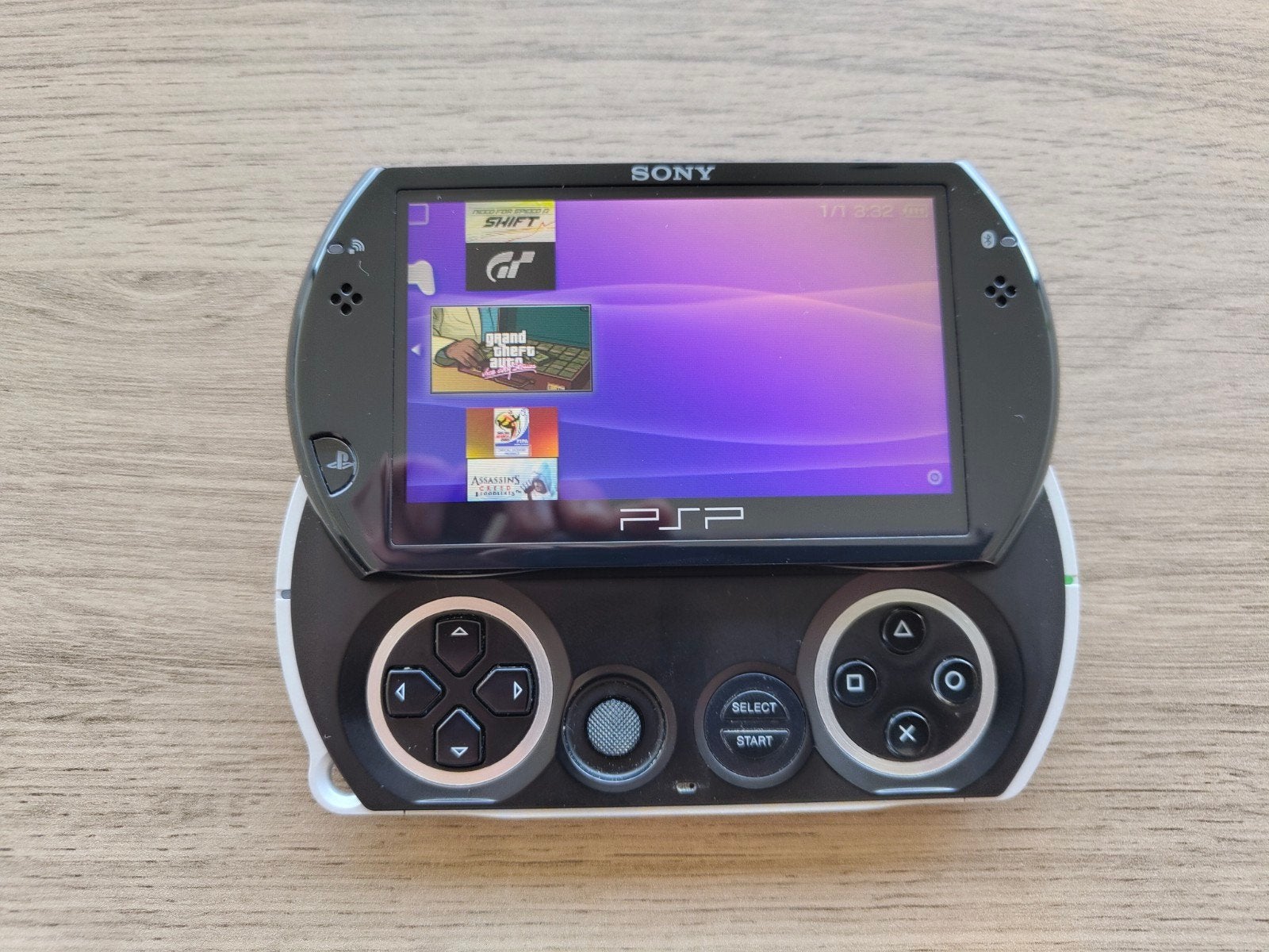 PSP Playstation Portable GO, Met games, Zwart, Ophalen of Verzenden, Zo goed als nieuw