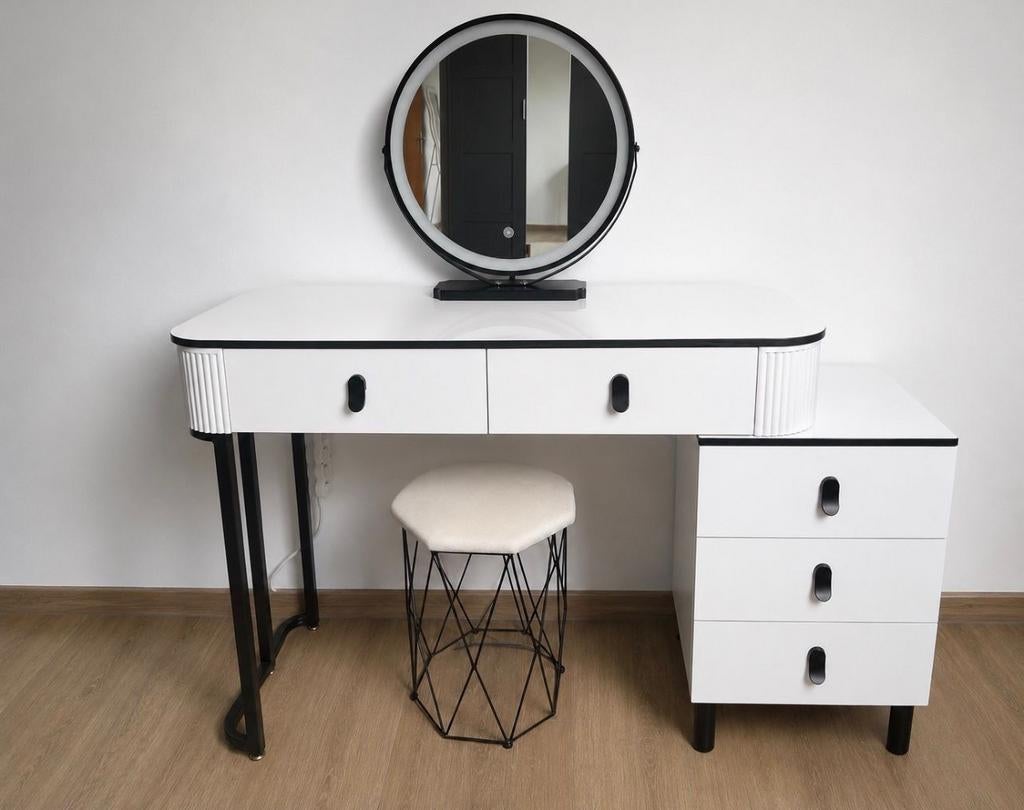 Coiffeuse, Enlèvement