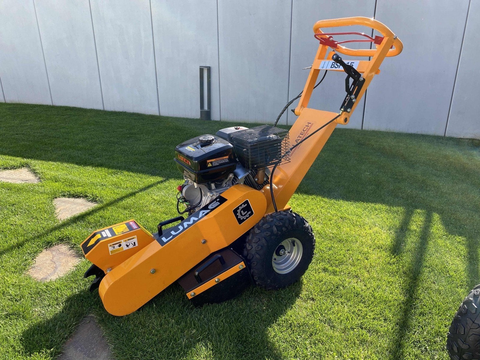 stronkenfrees Lumag bsf 15 te huur, Ophalen, Benzine, Lumag