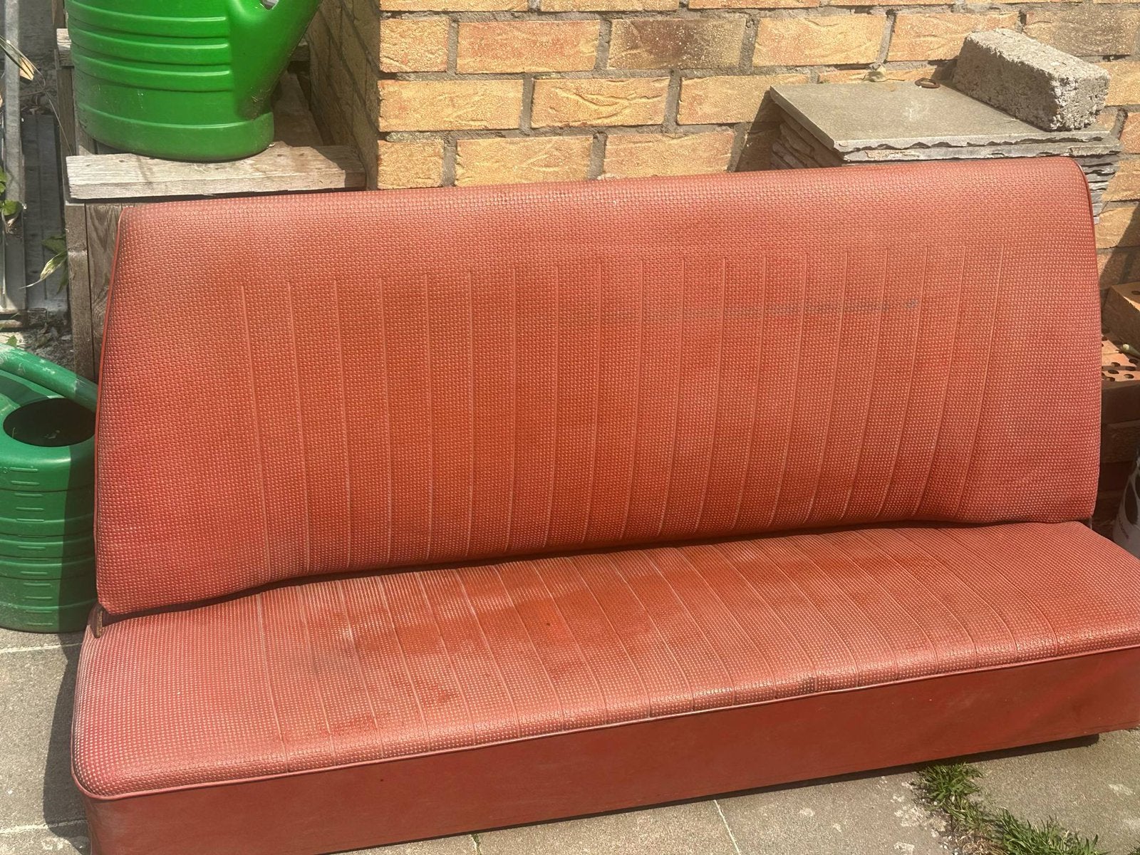 Rode interieur voor vw kever van het jaar 67, Ophalen