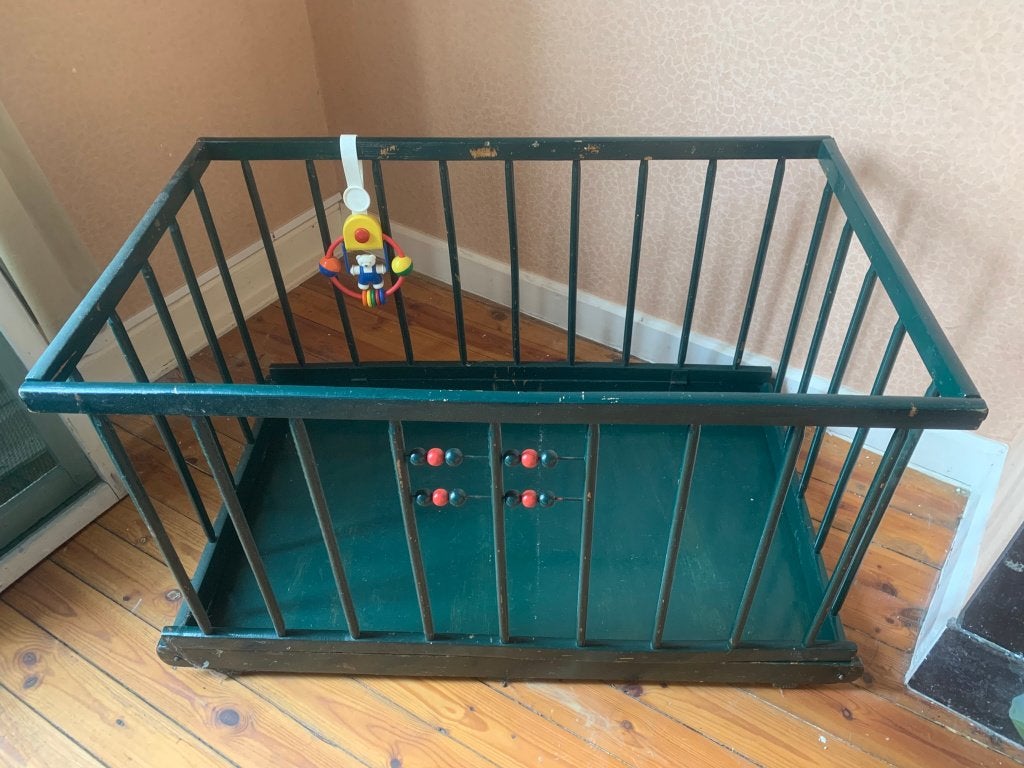 GRATUIT: boîte pliable pour bébé (à emporter mardi 13/10/26), Enlèvement, Utilisé, Carré