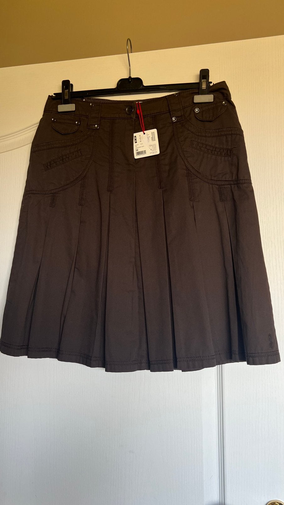 Dames plooirok in donkerbruin in maat 40, Kleding | Dames, Rokken, Ophalen, Zo goed als nieuw, Maat 38/40 (M)