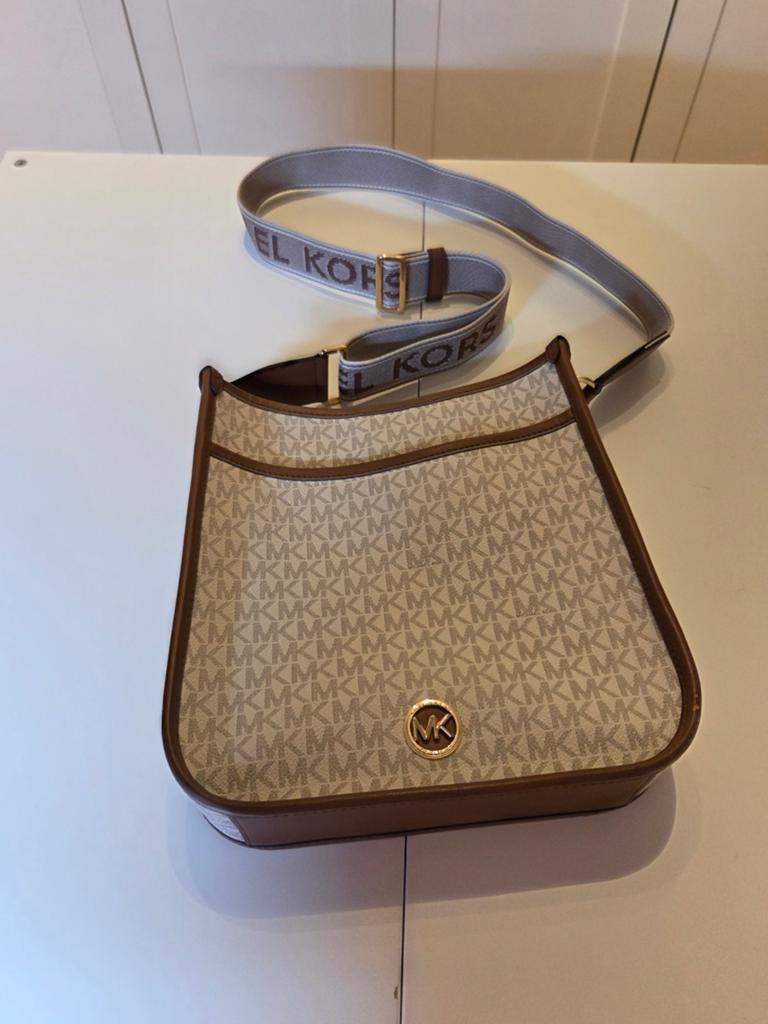 Michael Kors schoudertas, Handtassen en Accessoires, Tassen | Damestassen, Ophalen
