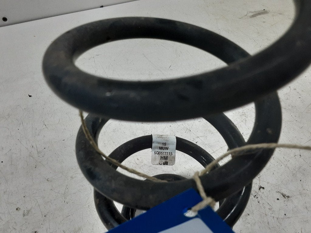 RESSORT DE SUSPENSION ARRIERE Golf VII (AUA) (5Q0511115), Volkswagen, Mevr. I. Hauben, Utilisé, Rue de l'Espoir 34 34
4030  GRIVEGNÉE, BE