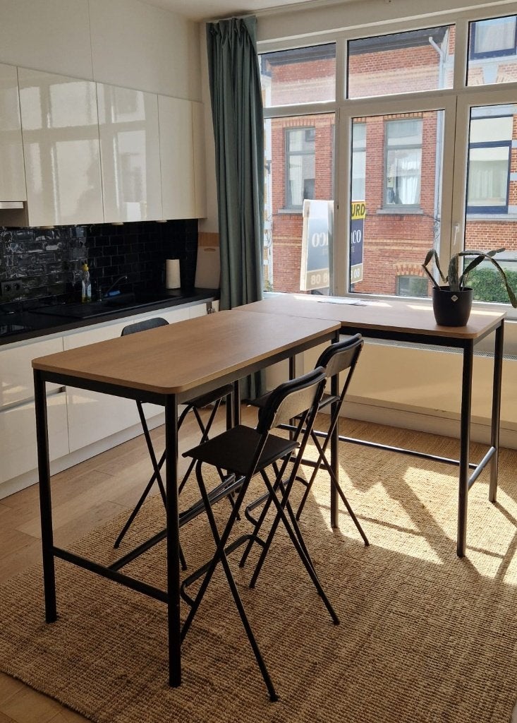 Hoge tafel, Ophalen, Zo goed als nieuw